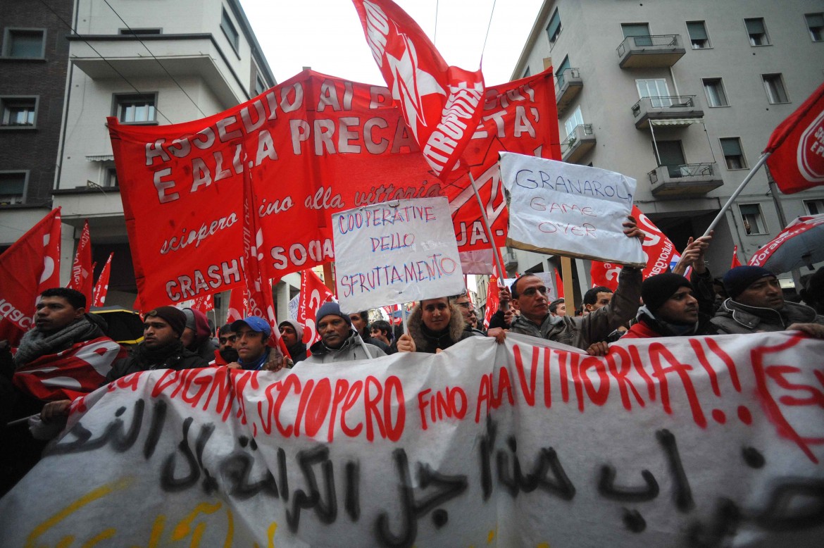 Bologna, 1500 in corteo in solidarietà ai facchini