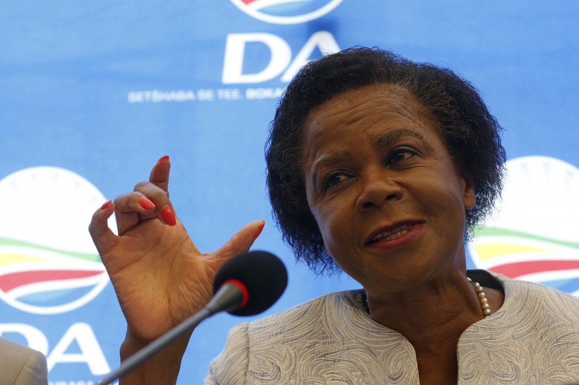 Sudafrica, l’idea di una donna nera candidata contro l’Anc dura poco
