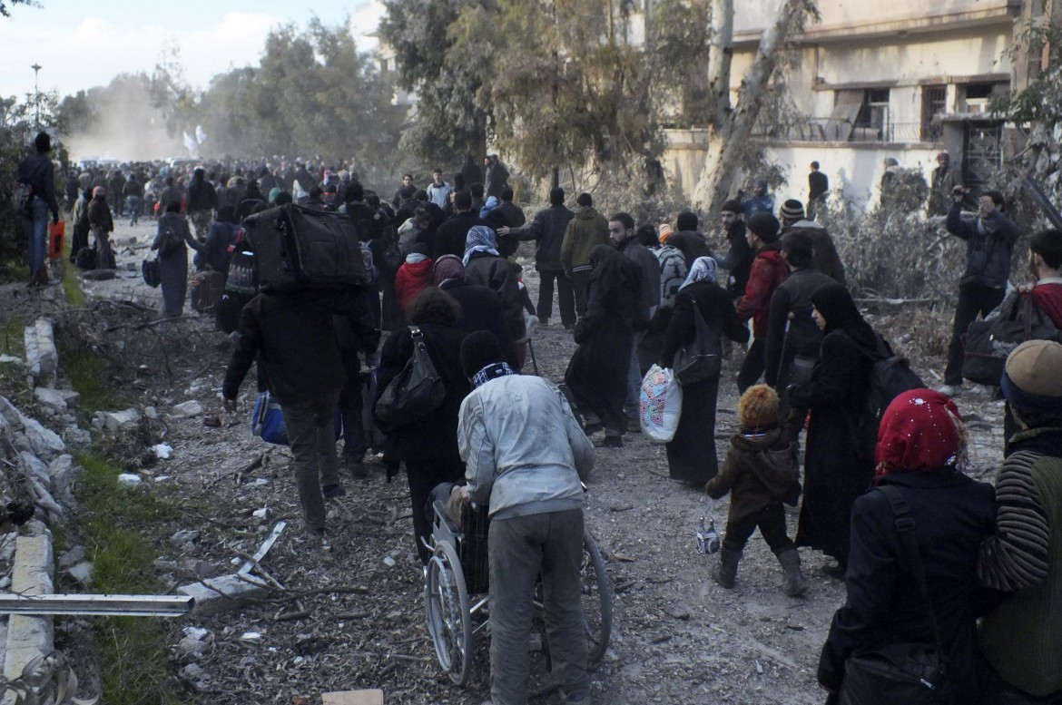 Regge la tregua umanitaria a Homs, massacri del resto del Paese