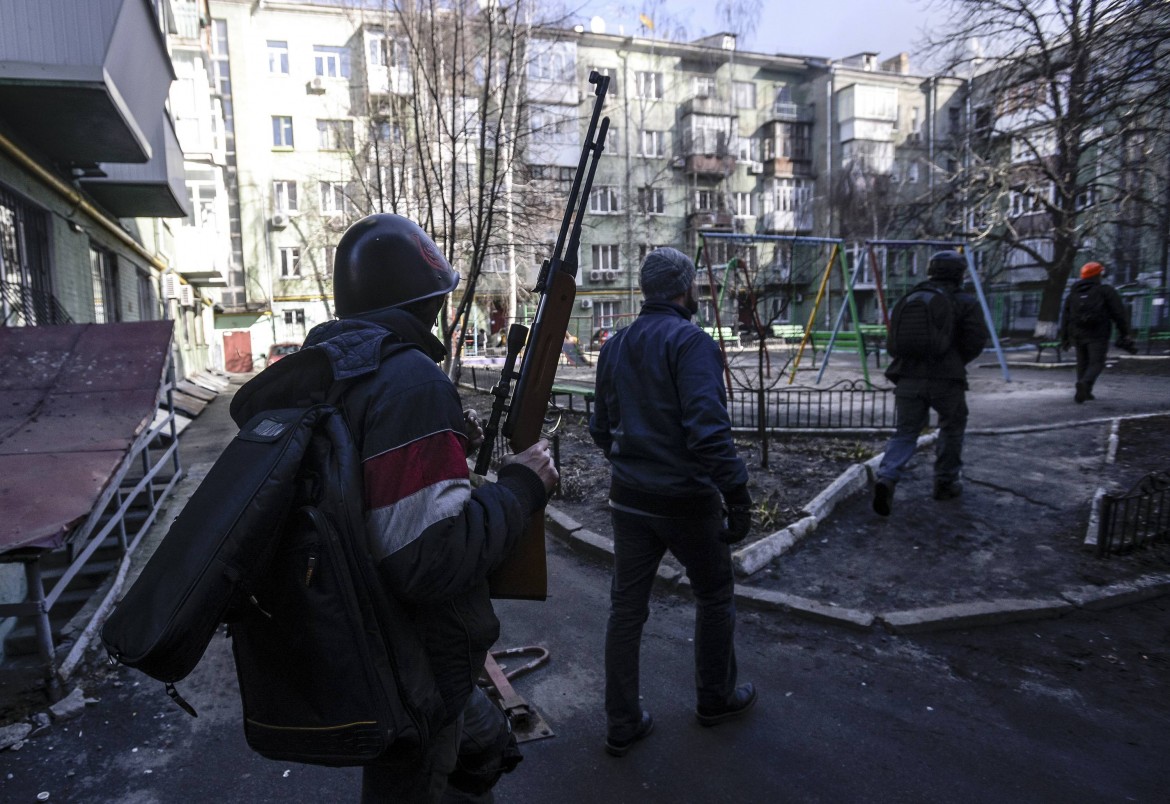 Sangue a Kiev, la rivolta si arma. Almeno 25 i morti