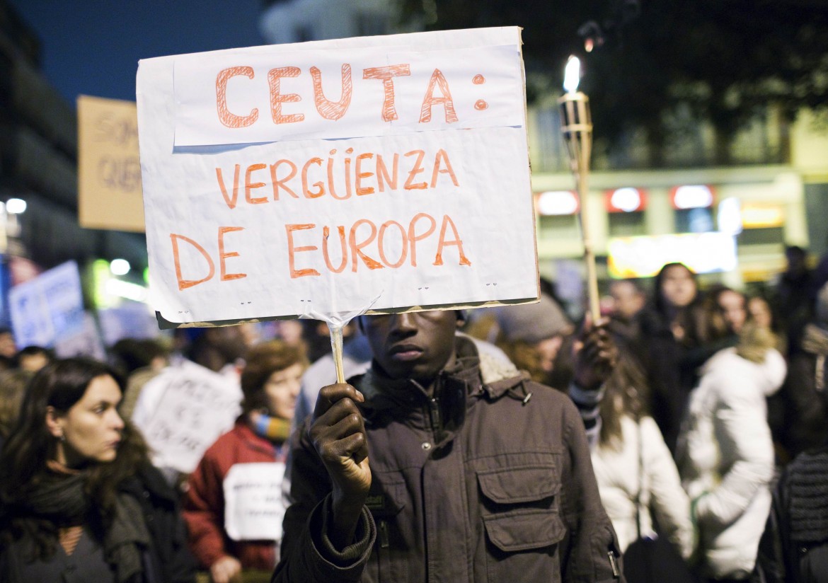 Migranti morti sotto i colpi della Guardia Civil a Ceuta: caso archiviato