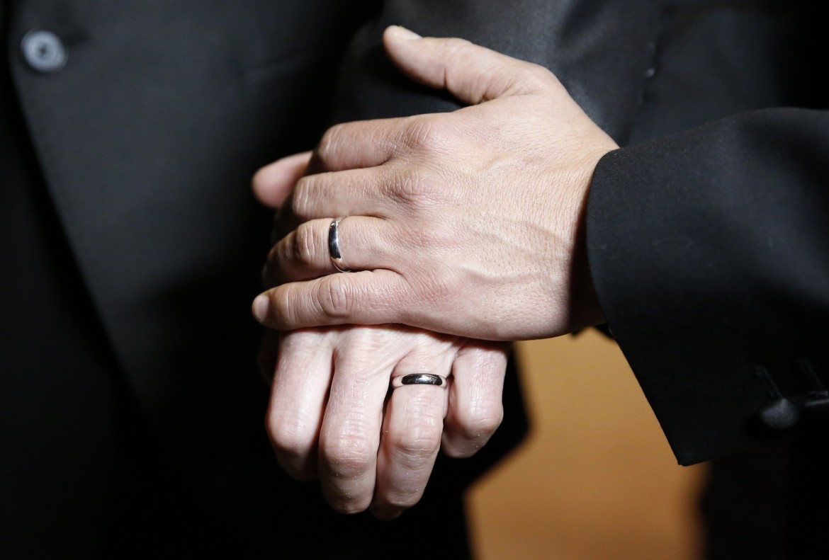 Bologna, il prefetto «cancella» i matrimoni omosex