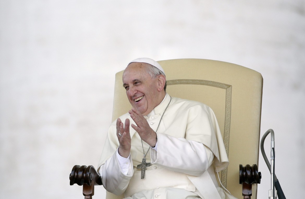 Scuole cattoliche, papa Francesco cita don Milani e non chiede soldi