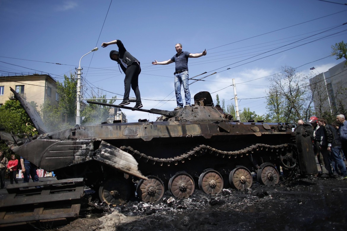 Merkel e Hollande: «Kiev fermi i tank»