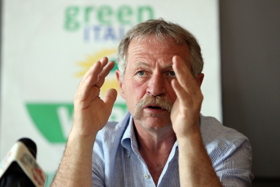 José Bové: “Nessun patto tra noi Verdi e Grillo”