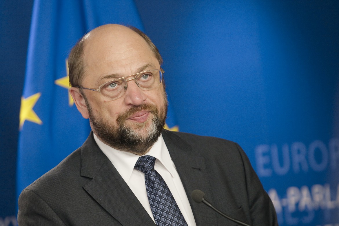 Martin Schulz logorato dal potere a metà