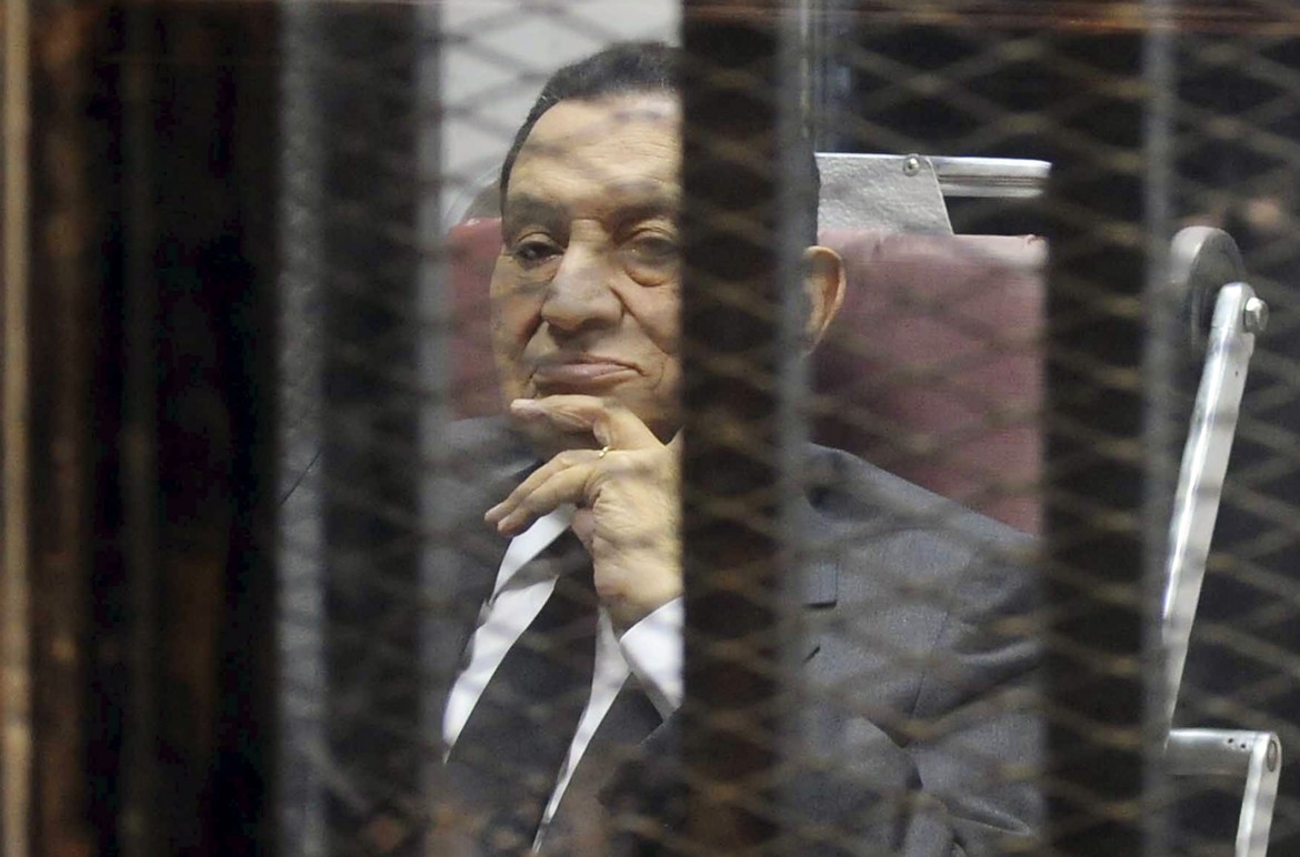Per le elezioni chiuse le università, Mubarak condannato a tre anni