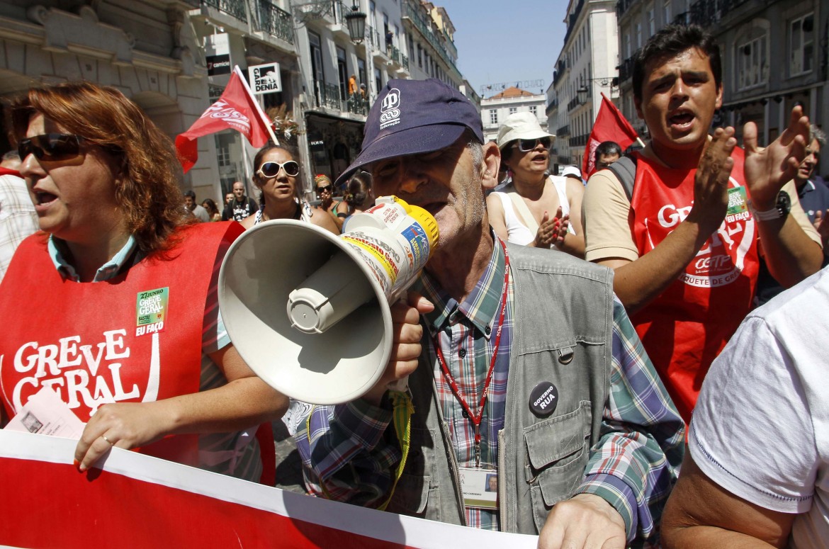 La Corte costituzionale in Portogallo abroga i tagli ai salari