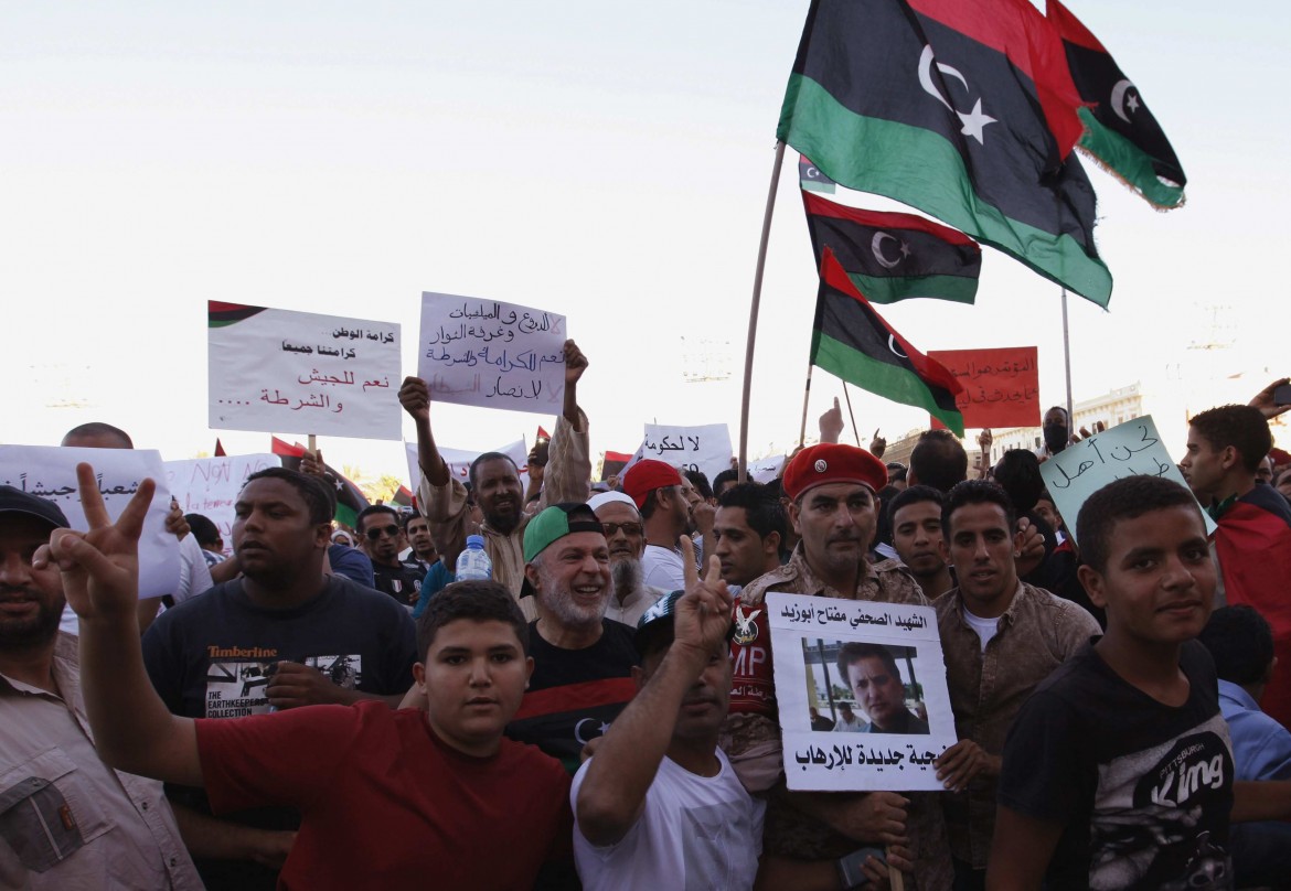 Libia alle elezioni tra sangue e violenze. Haftar usa il terrorismo come esca