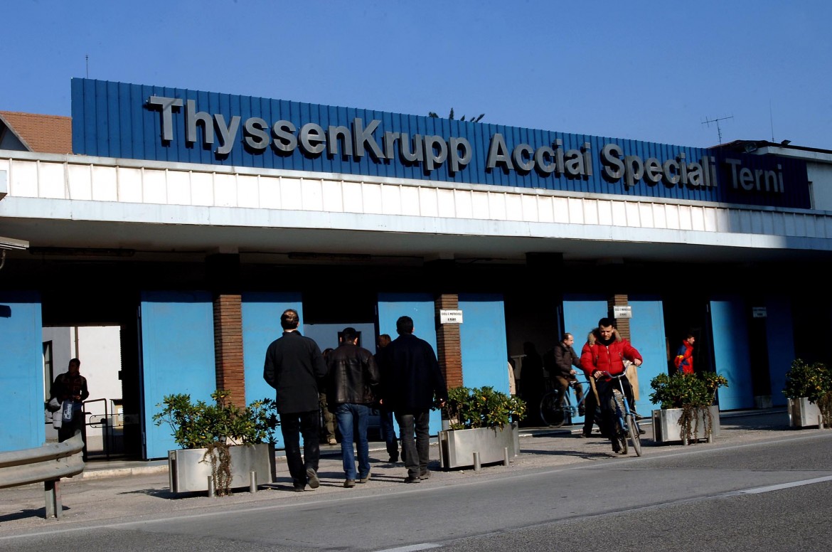 La Thyssen gela Terni: 550 esuberi nell’acciaieria