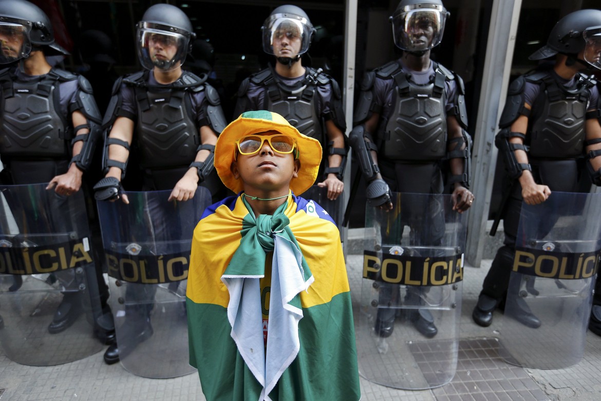 Calcio e proteste, il Brasile in piazza