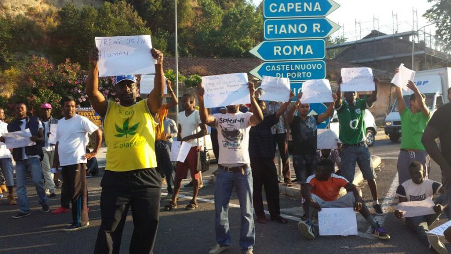 Espulsi i 100 migranti che a maggio protestarono al Cara di Castelnuovo