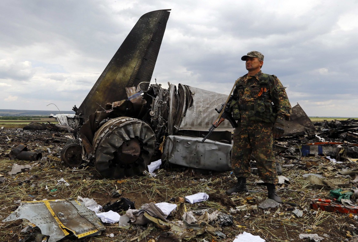 Ucraina, abbattuto un aereo nella parte orientale
