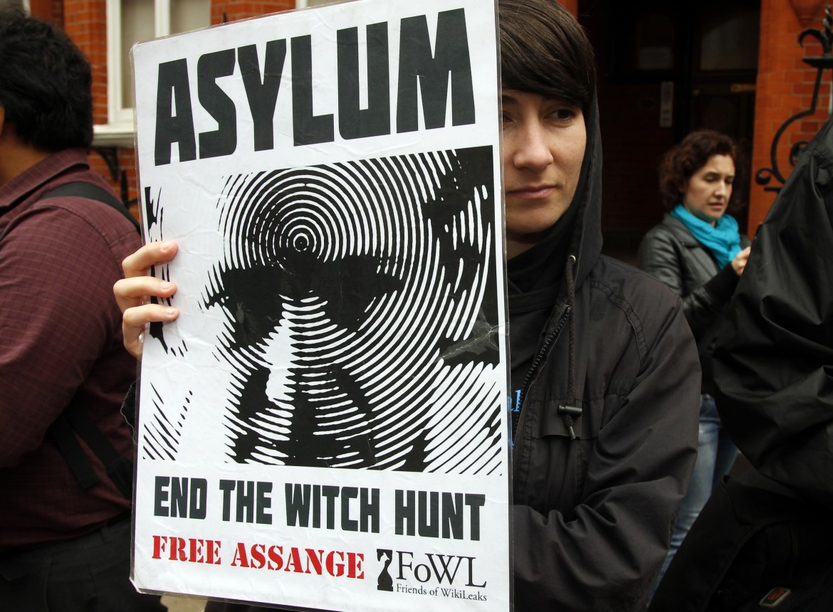 Julian Assange, due anni a Londra, recluso nell’ambasciata