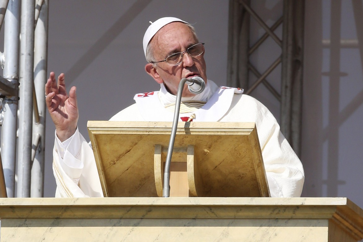 Prima volta papale: a sorpresa, Bergoglio scomunica i mafiosi