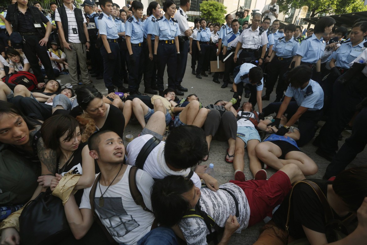 Hong Kong: oggi incontro tra Leung e studenti