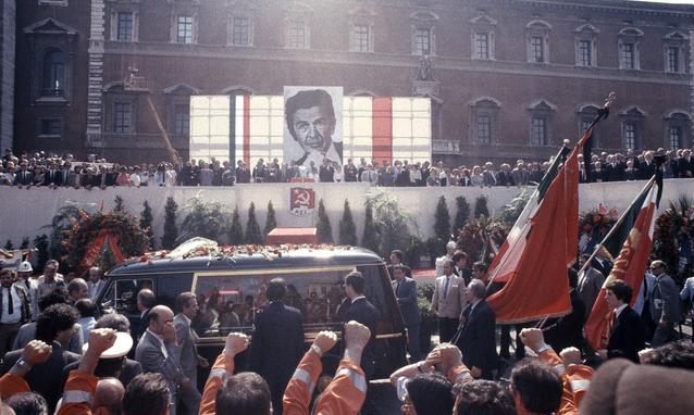 Gorbaciov ai funerali di Berlinguer: «Ora con il Pci rapporti più stretti»