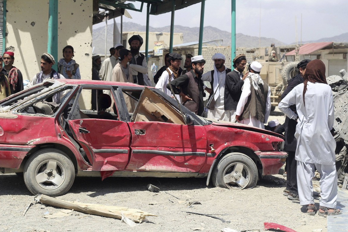 Autobomba al bazar di Paktika, 89 morti in Afghanistan