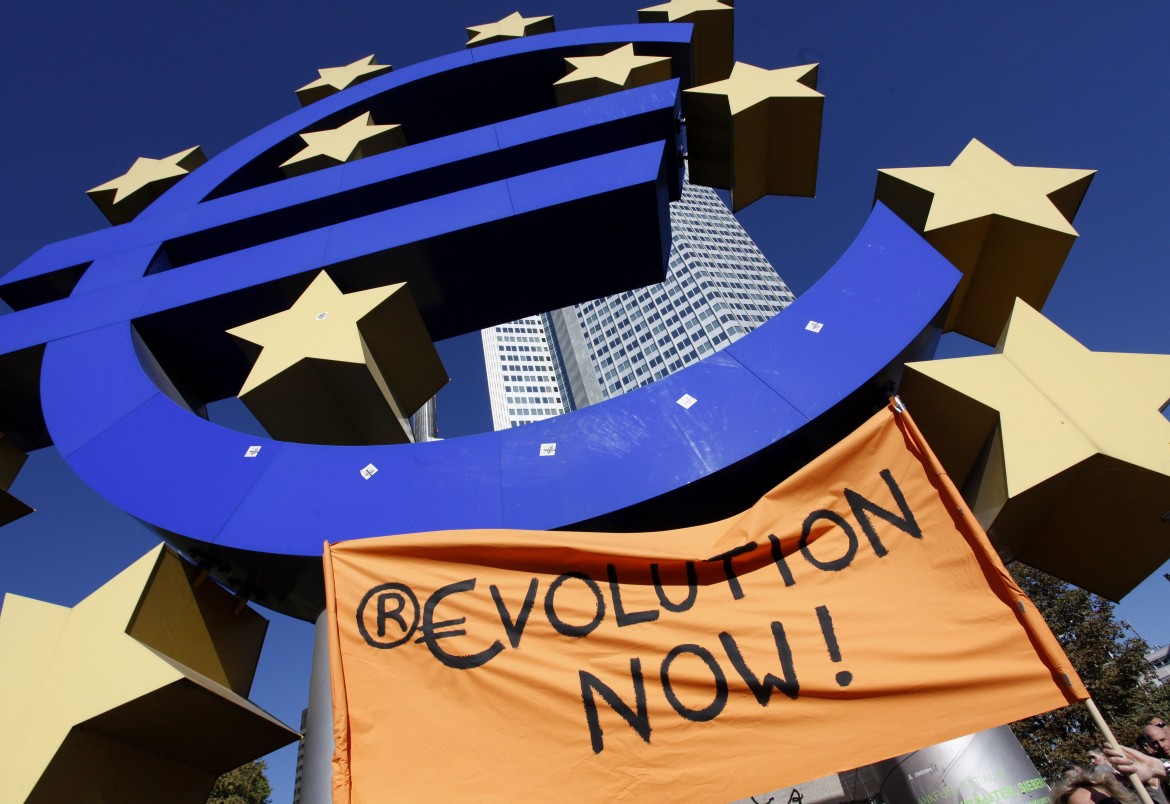 Nel teatrino delle “riforme strutturali chieste dall’Europa” svanisce la democrazia