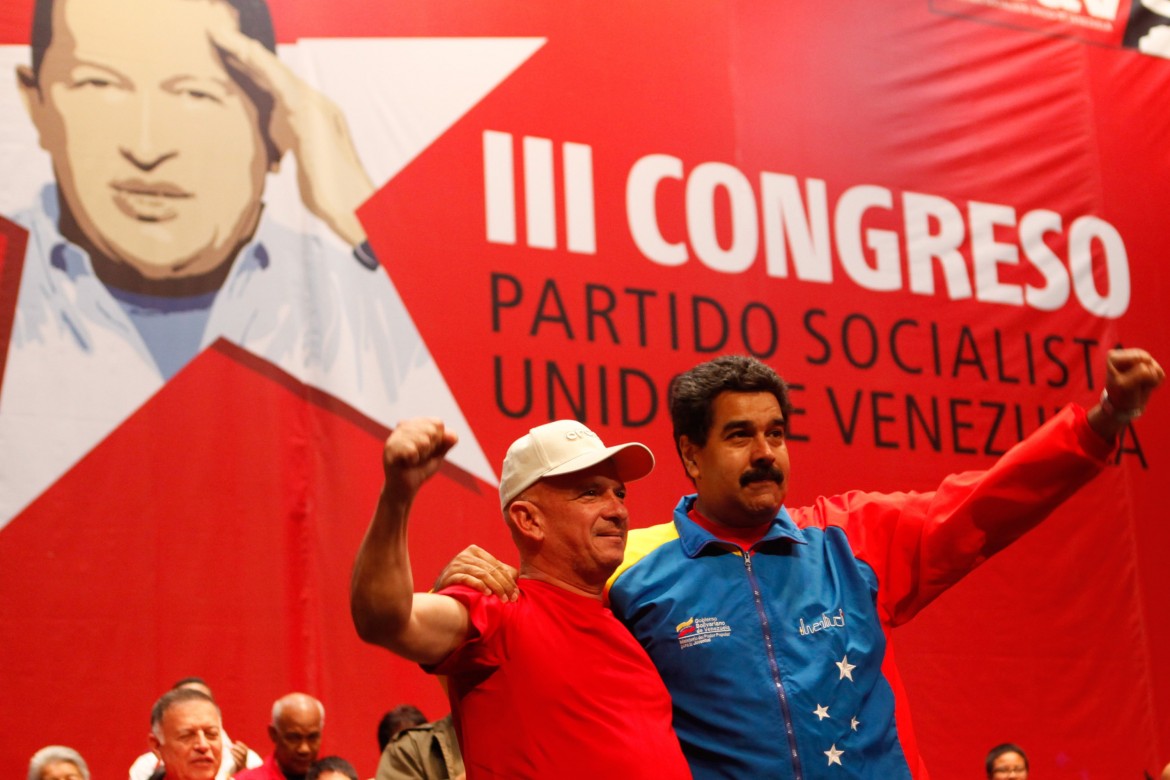 Venezuela, Maduro acclamato presidente del Psuv