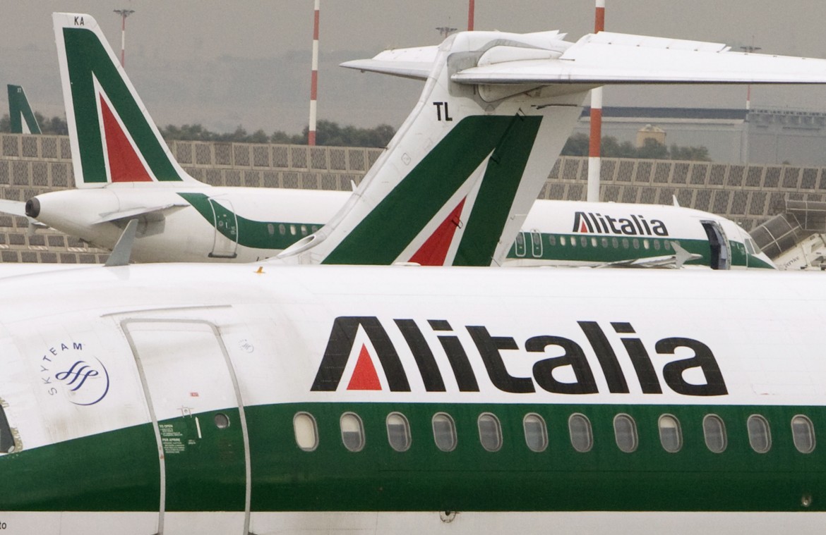 Primi risparmi per Alitalia, aspettando il piano industriale
