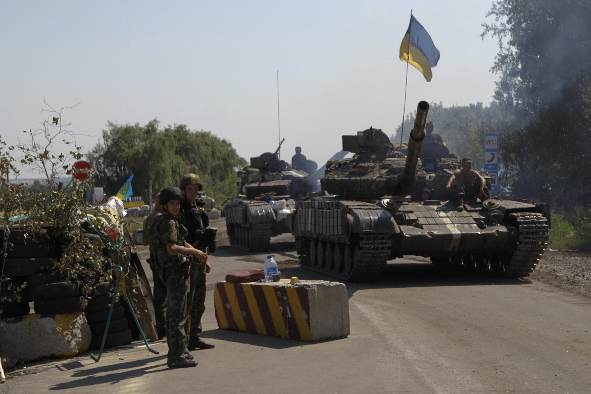 Ucraina, la Nato insiste e soffia sul fuoco: «La Russia è pronta a intervenire