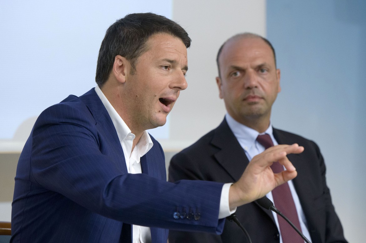 Renzi, patto tra due fuochi