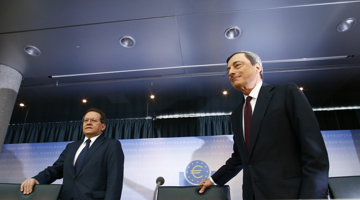 Draghi: anche l’Italia ceda sovranità sulle riforme. E Renzi lo applaude