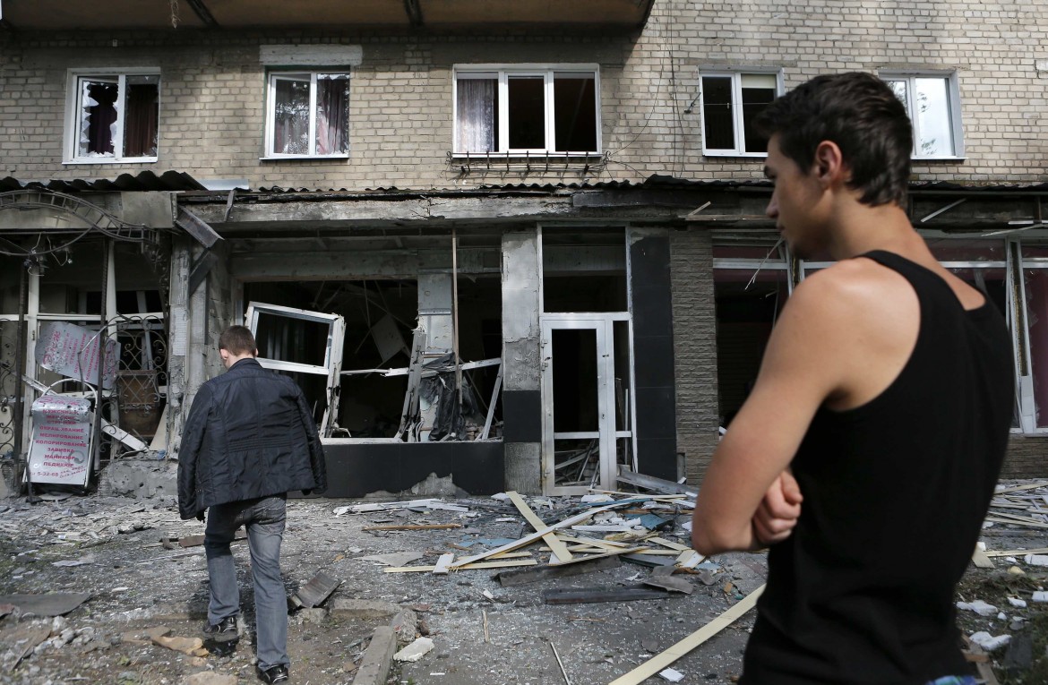 Kiev bombarda un asilo. I ribelli: 10 morti