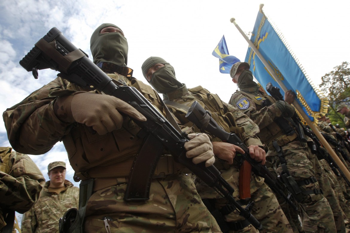 Kiev arresta 10 soldati russi. Mosca: «Sconfinati per sbaglio»