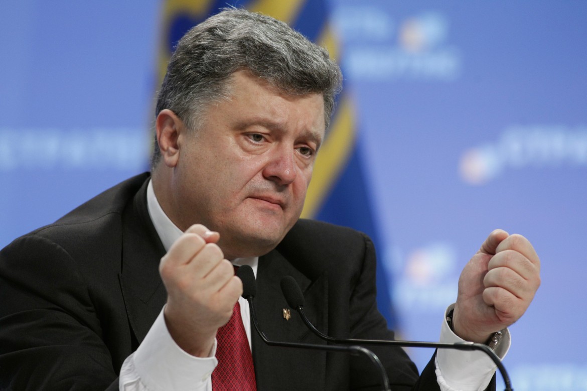 Poroshenko chiude le frontiere con la Russia