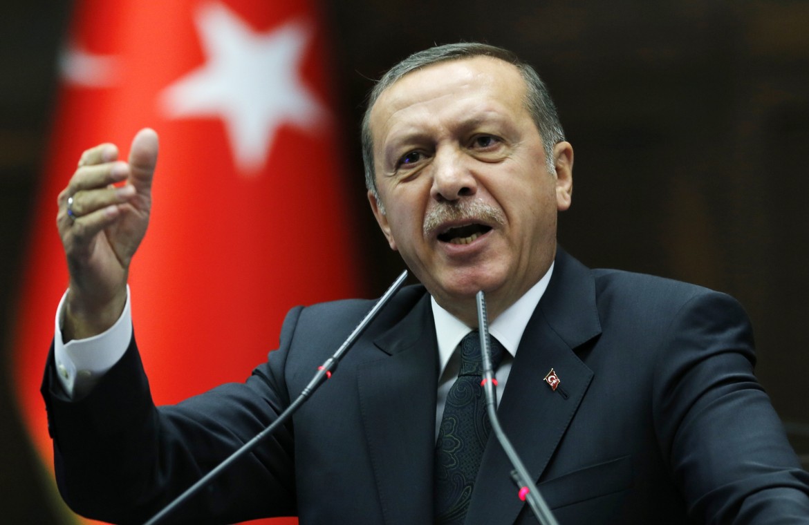 Erdogan shock: “Uguaglianza donne-uomini è contro natura”