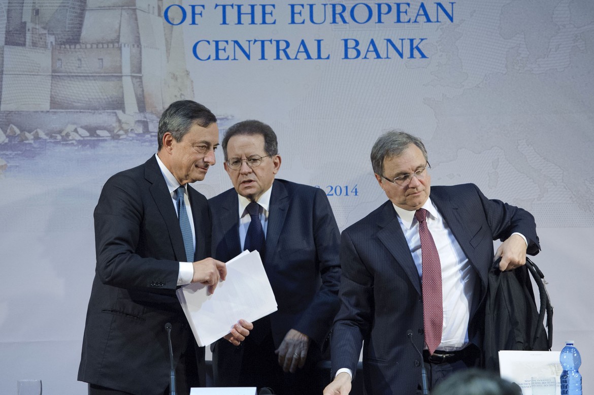 Draghi lancia la spazzatura
