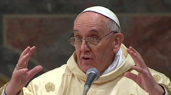 L’affondo del papa: «Non c’è la pace perché i potenti vivono sulle guerre»