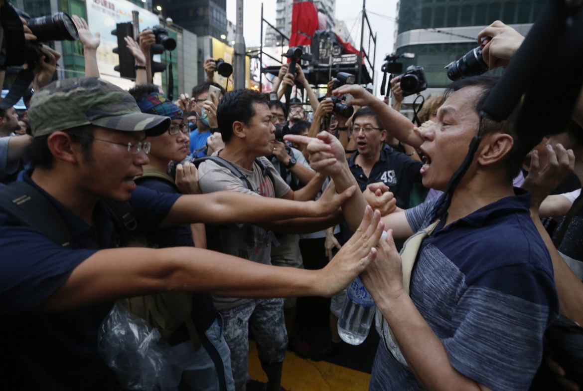 A Hong Kong, Anti Occupy contro Occupy