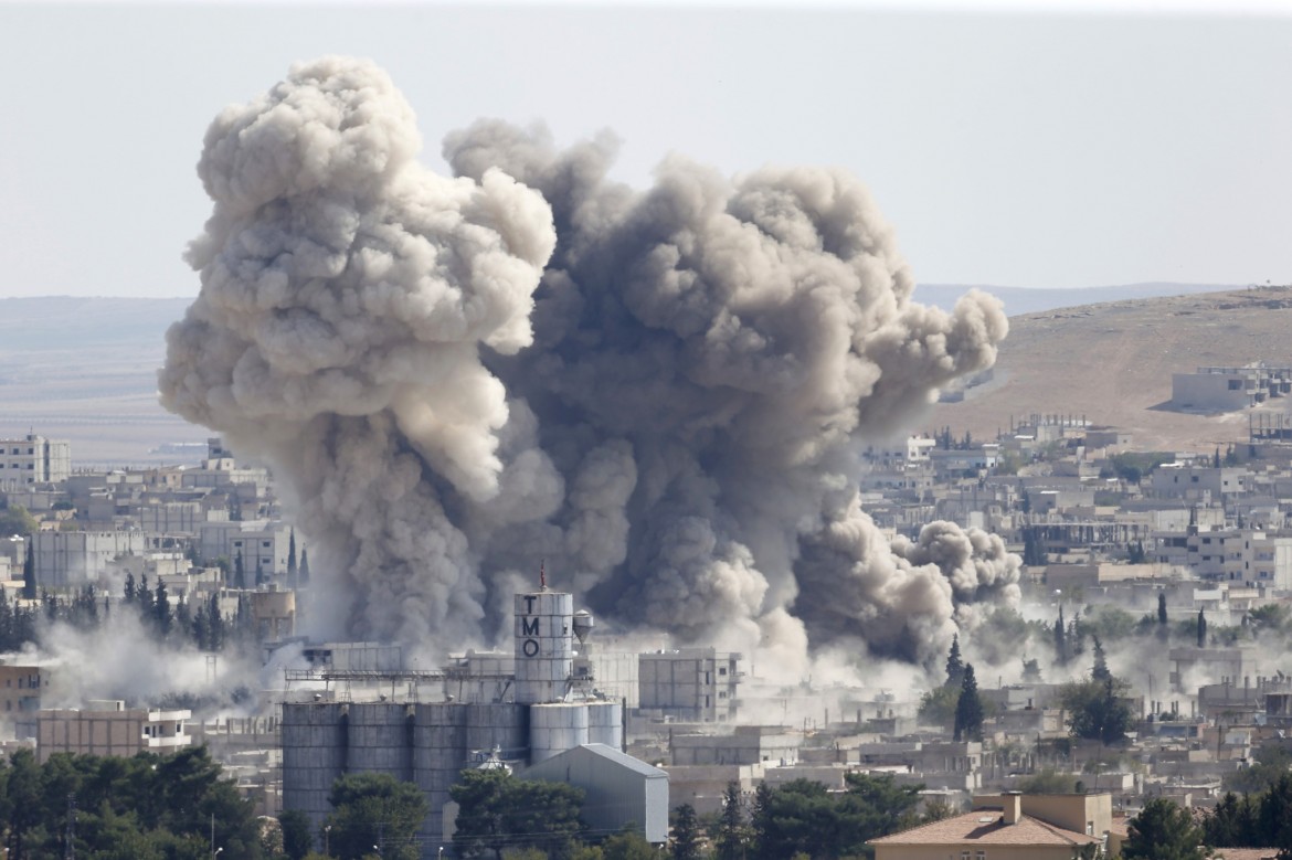 Kobane respinge offensiva dell’Isis, missili islamisti cadono in Turchia
