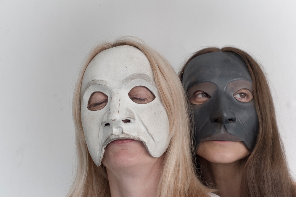 Il mito di «Alcesti, gioco di maschere per due attrici