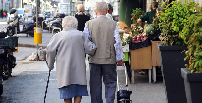 Istat, italiani più anziani e in pensione più tardi