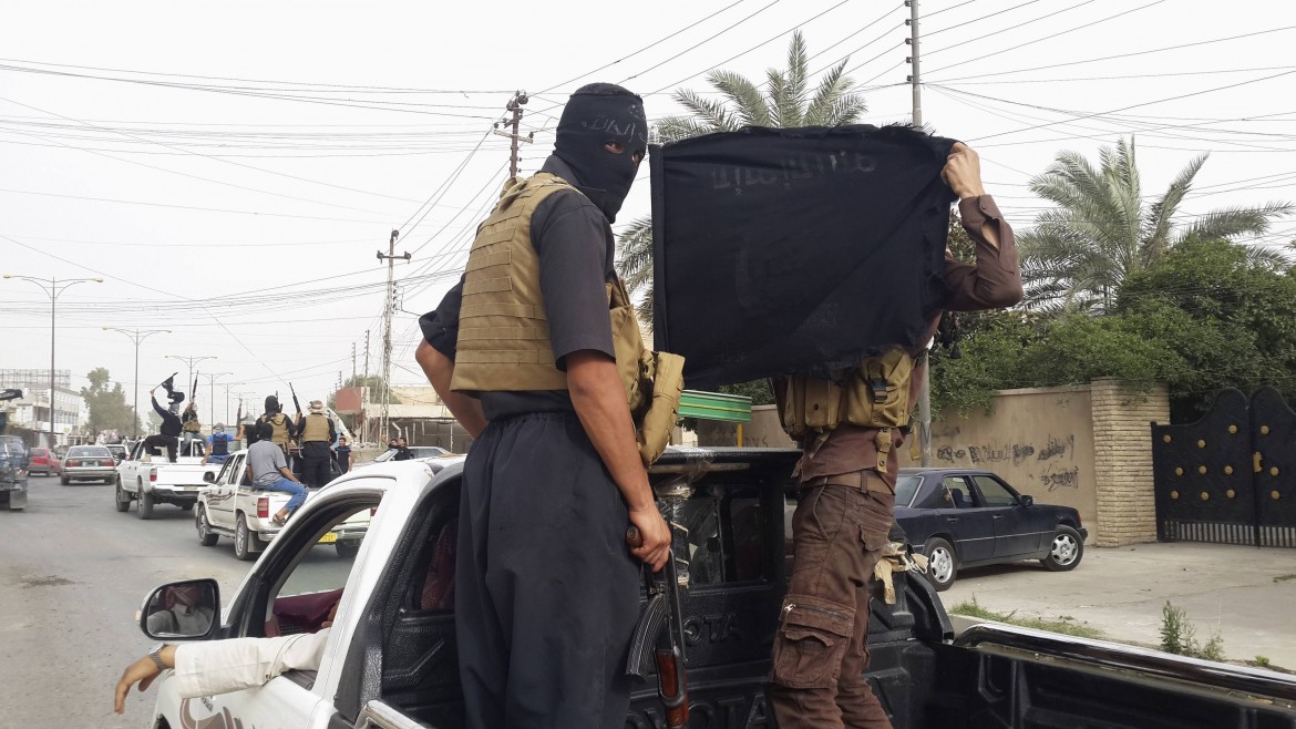 Isis, soldi e propaganda anti-occidentale per reclutare nuovi adepti