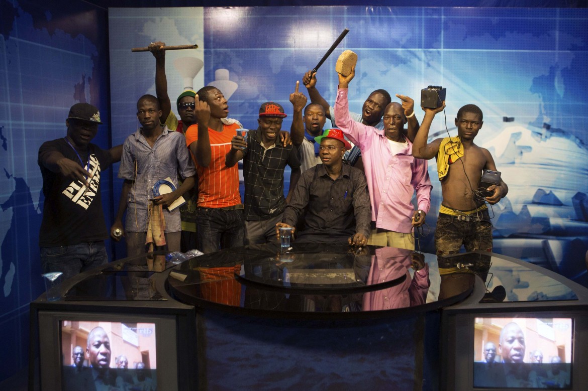 Burkina Faso, Compaoré scioglie il governo