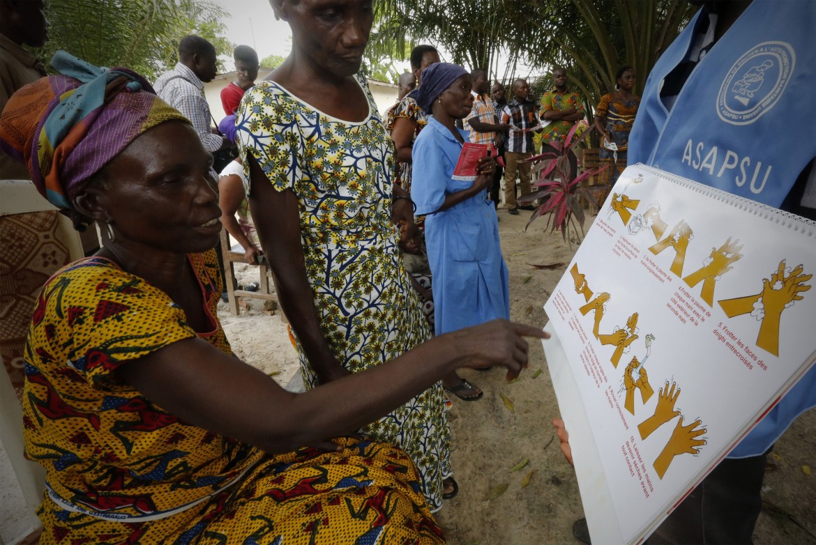 Ebola, incredulità popolare e  flop della «sanità» africana