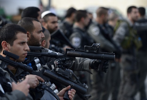 Palestinese impiccato, nuovi scontri a Gerusalemme