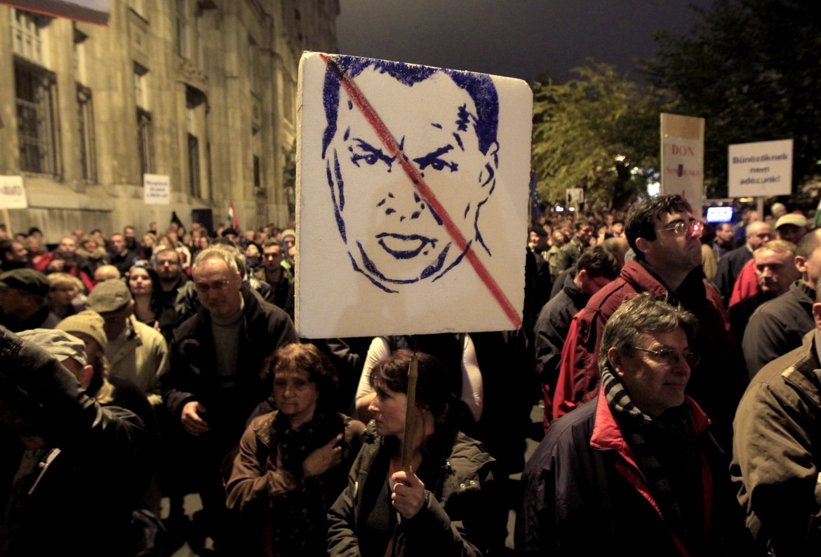 Indignati contro Orbán, ma la protesta non è all’altezza