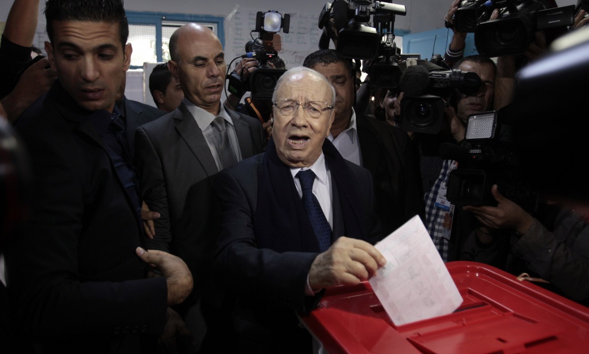 Essebsi, gira pagina la Tunisia che non ama gli islamisti