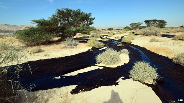 Milioni di litri di greggio nel deserto: in Israele è disastro ambientale