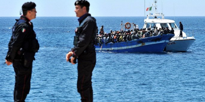 Sedici migranti morti di freddo al largo delle coste libiche