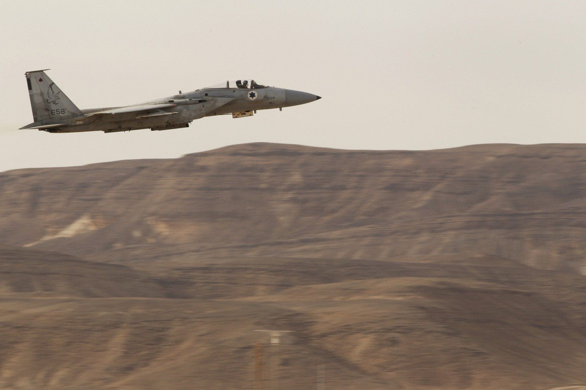 Deputati Israele confermano attacco aereo in Siria