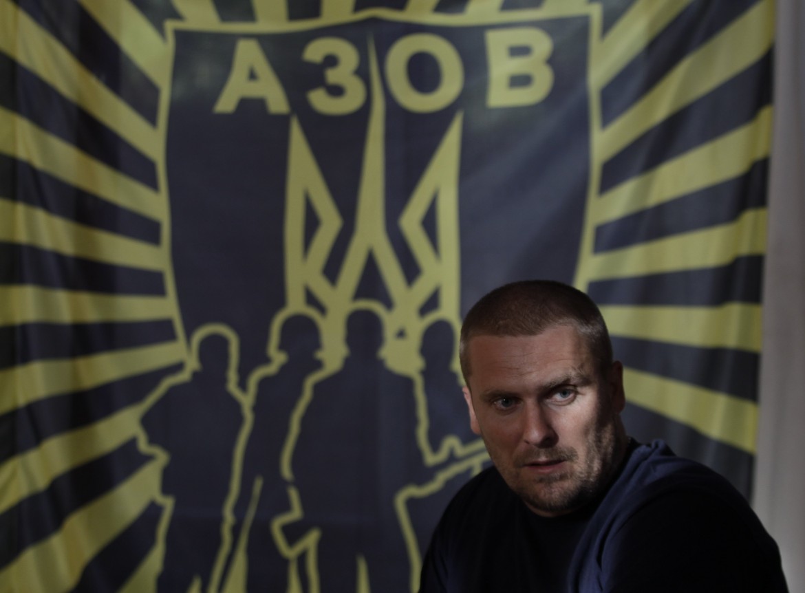 I neo-nazisti ucraini addestrati dagli Usa