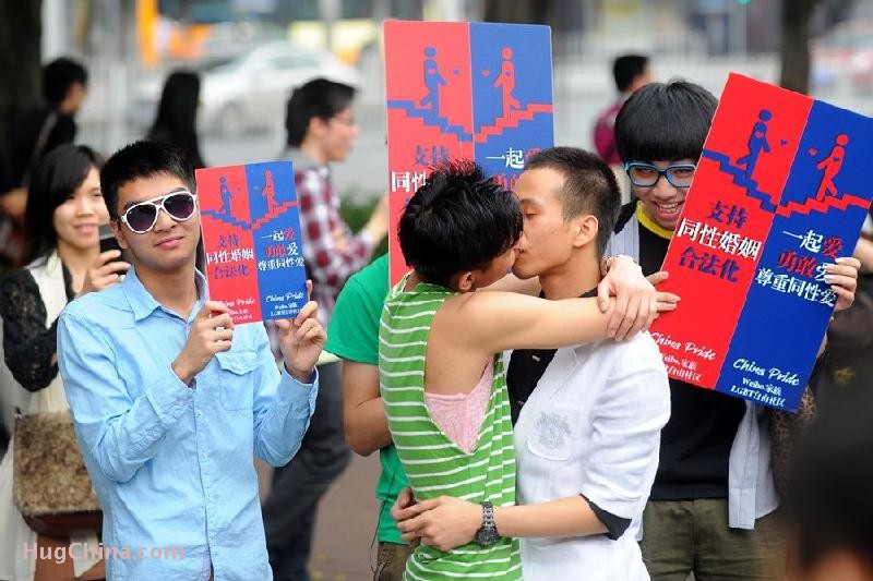 In Cina sentenza storica pro gay: è la vittoria dei «compagni»