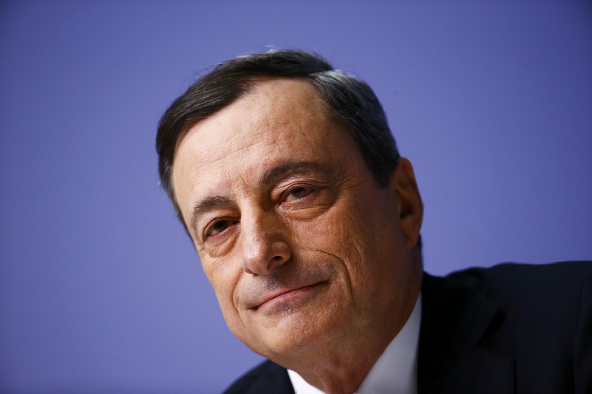 Draghi spiana il bazooka: mille miliardi contro la deflazione